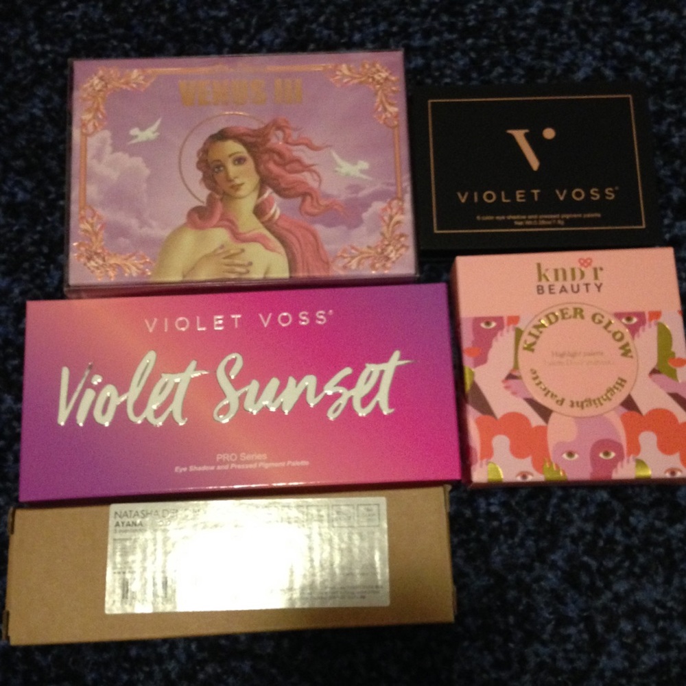 Eye Shadow and Highlight Palettes